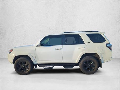 Used 2022 Toyota 4Runner SR5 Premium w/ Moonroof Package AWD/4WD image 5