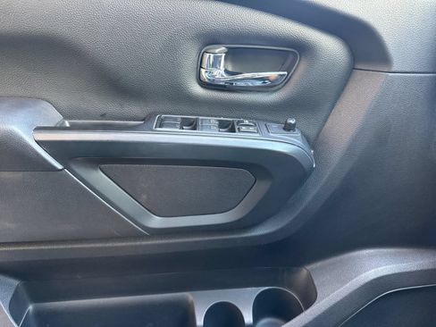 Used 2018 Nissan Titan SV w/ SV Convenience Package AWD/4WD image 11