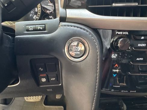 Used 2021 Lexus LX 570 4WD w/ Luxury Package image 12