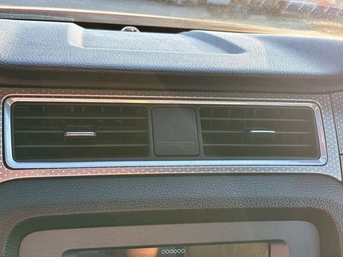 Used 2010 Ford Mustang Shelby GT500 image 31