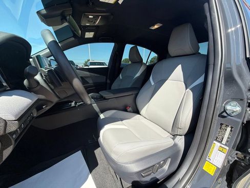 Used 2025 Toyota Camry SE FWD image 9