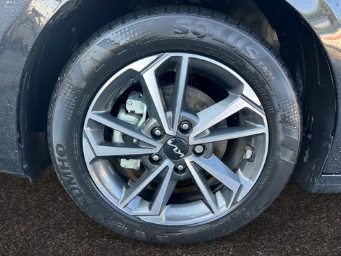 Used 2022 Kia Forte LXS FWD image 14