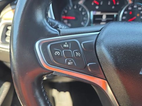Used 2018 Chevrolet Equinox Premier FWD image 19