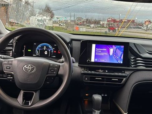 Used 2025 Toyota Camry LE image 10