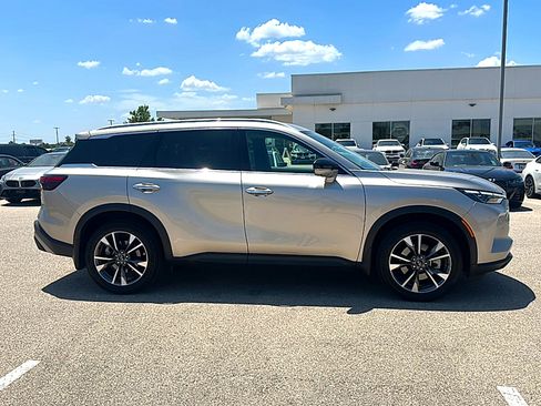 Used 2023 INFINITI QX60 Luxe w/ Cargo Package FWD image 9