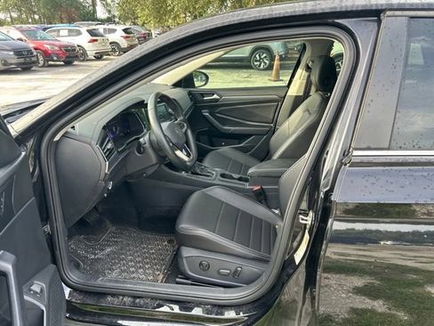 Used 2023 Volkswagen Jetta SE w/ Panoramic Sunroof Package FWD image 5