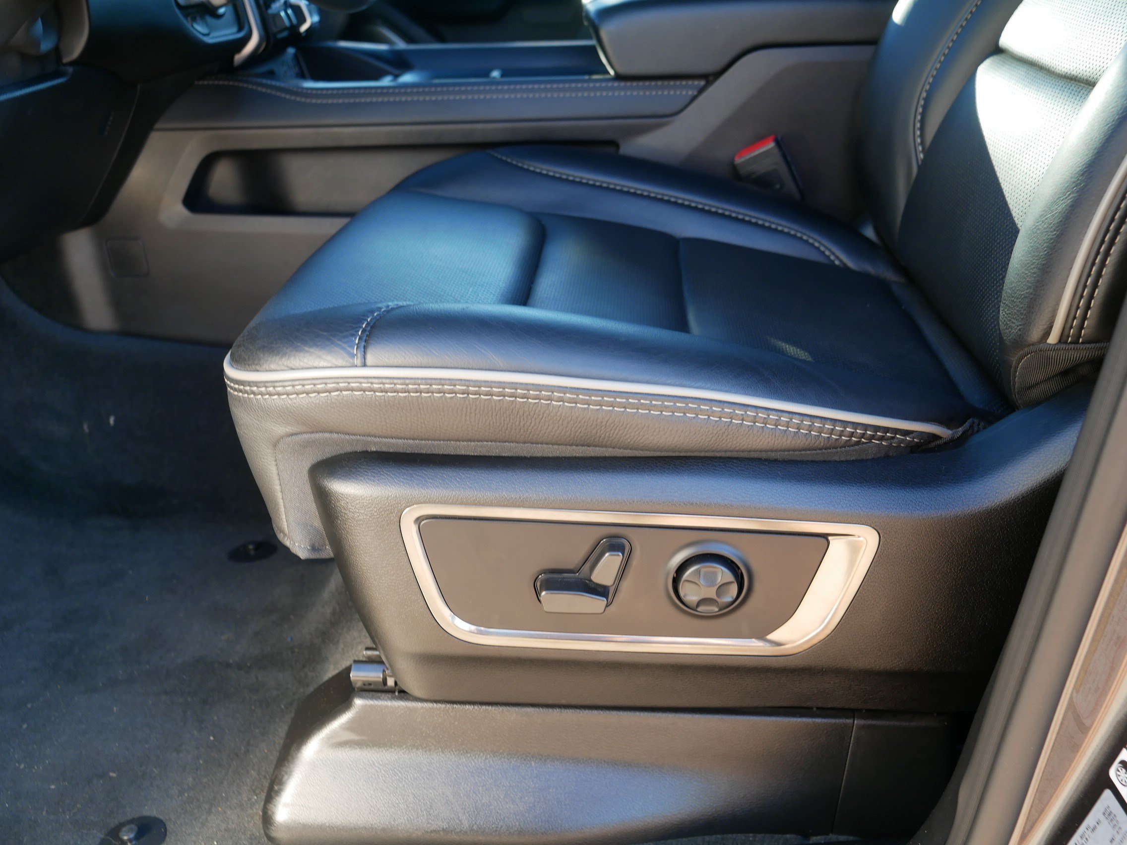 Used 2021 RAM 1500 Limited AWD/4WD image 23