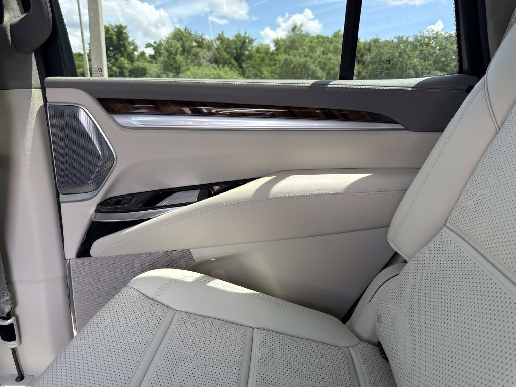 New 2026 Cadillac Escalade Platinum Sport w/ LPO, Floor Liner Package AWD/4WD image 15