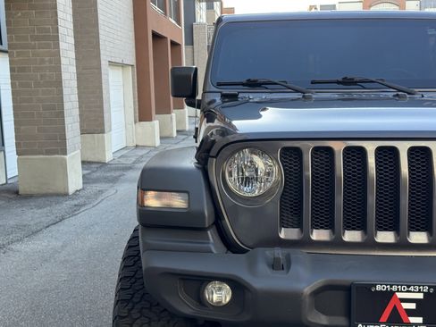 Used 2018 Jeep Wrangler Unlimited Sport S image 10