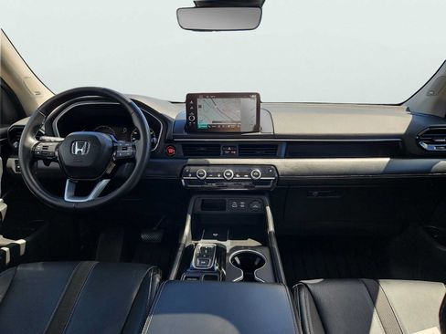 Certified 2025 Honda Pilot Touring image 11