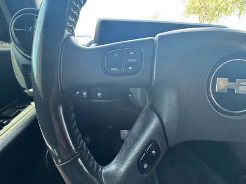 Used 2005 HUMMER H2 SUT w/ Preferred Equipment Group AWD/4WD image 18