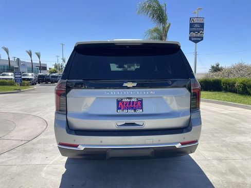 Used 2025 Chevrolet Suburban LS RWD image 7