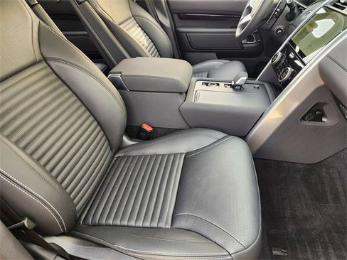 Used 2025 Land Rover Discovery S image 14