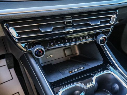 New 2026 Chevrolet Traverse LT w/ Midnight/Sport Edition image 32