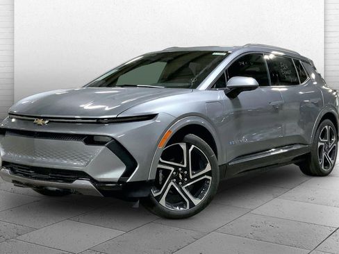 New 2026 Chevrolet Equinox EV LT FWD image 2