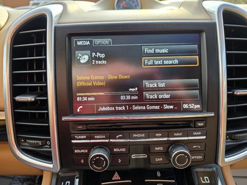 Used 2013 Porsche Cayenne image 34