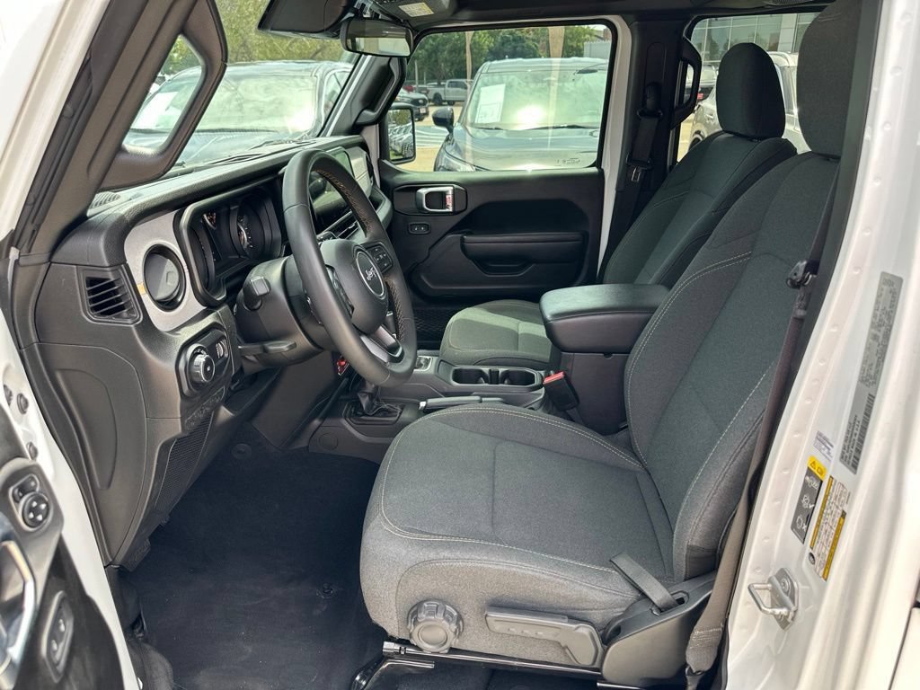 Used 2025 Jeep Wrangler Unlimited Sport AWD/4WD image 18