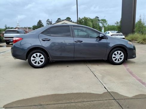 Used 2018 Toyota Corolla L image 2
