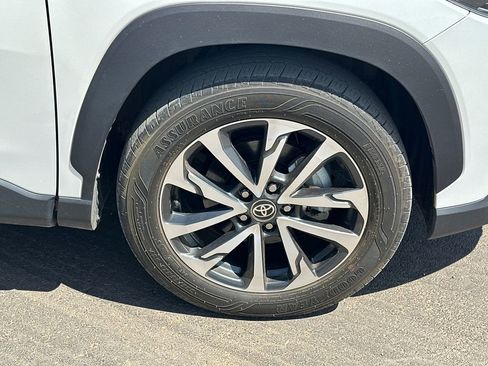 Used 2023 Toyota Corolla Cross XLE w/ Convenience Package image 12