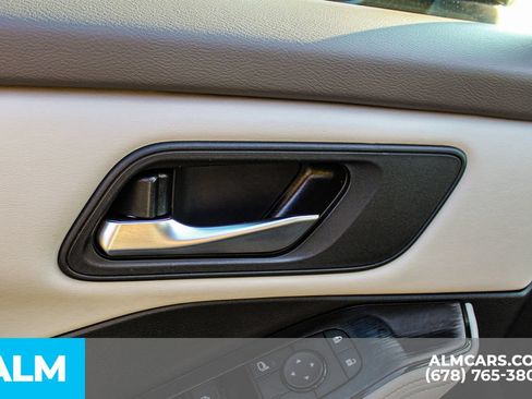 Used 2025 Nissan Rogue SV FWD image 37