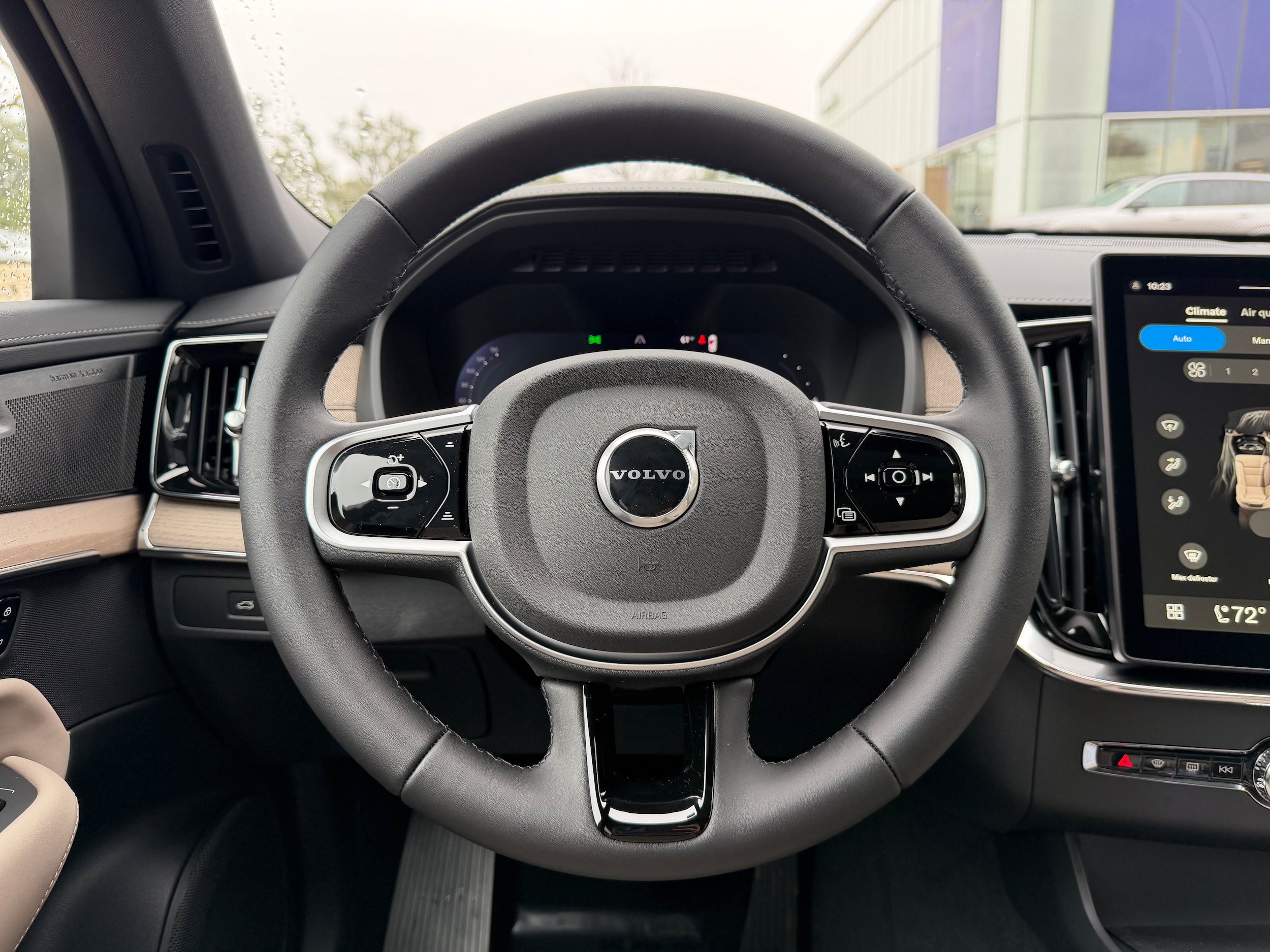 New 2026 Volvo XC90 T8 Plus w/ Protection Package Premier AWD/4WD image 15