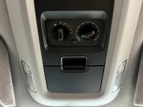 Used 2004 Ford Expedition XLT image 37