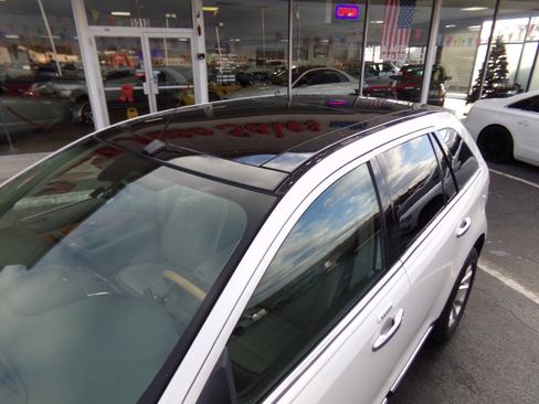 Used 2012 Lincoln MKX FWD image 8