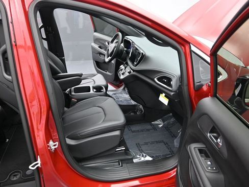 New 2026 Chrysler Pacifica Select image 25