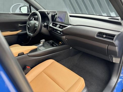 Certified 2025 Lexus UX 300h FWD image 26