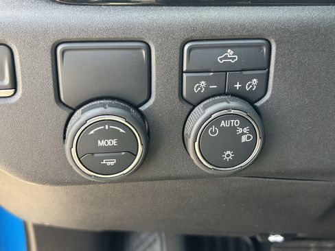 Used 2022 Chevrolet Silverado 1500 LT RWD image 18