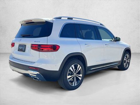 Used 2026 Mercedes-Benz GLB 250 4MATIC image 2