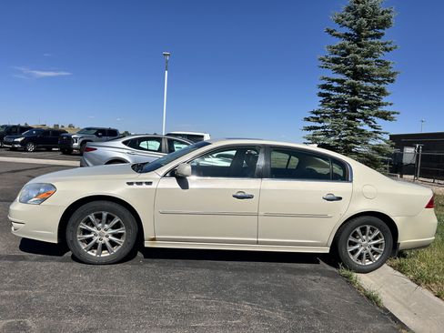 Used 2011 Buick Lucerne CXL FWD image 2