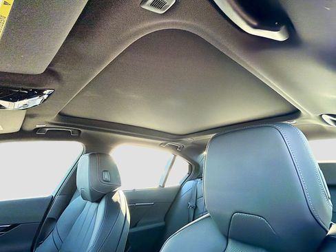 Used 2024 BMW 540i xDrive w/ Executive Package image 27