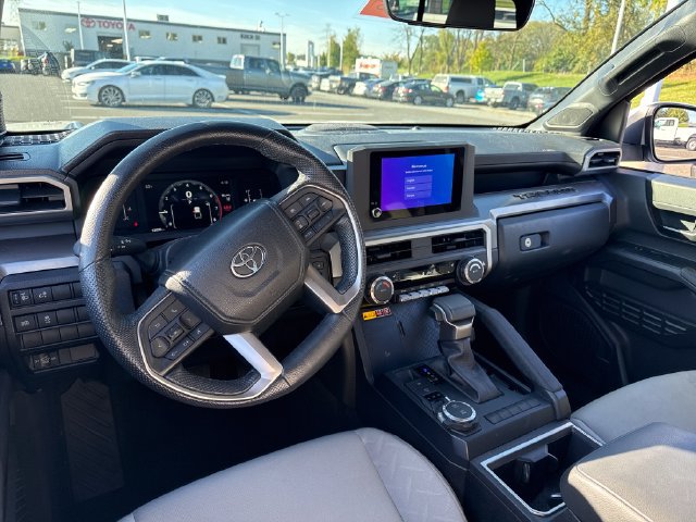 Used 2024 Toyota Tacoma SR5 AWD/4WD image 21
