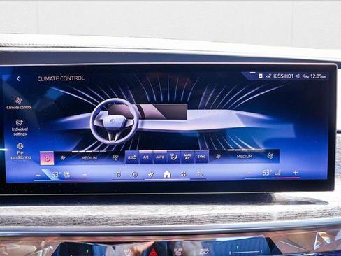 Used 2025 BMW 740i xDrive image 18