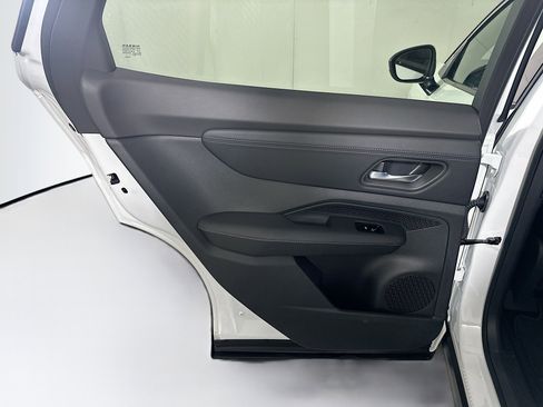 Used 2025 Nissan Ariya FWD image 26