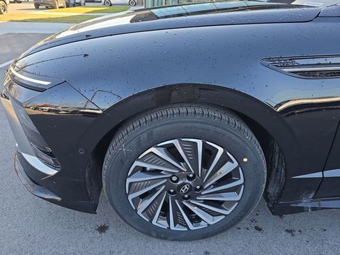 New 2025 Hyundai Sonata Limited image 10