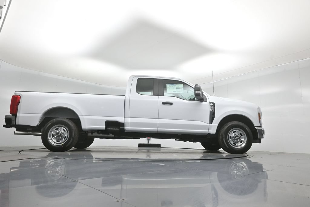 New 2026 Ford F250 XL w/ XL Chrome Package RWD image 40