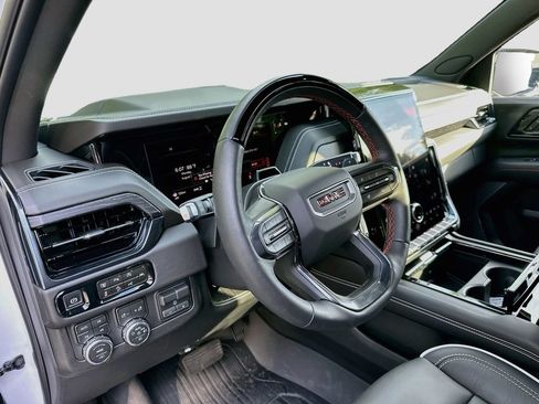 Used 2026 GMC Yukon AT4 Ultimate w/ LPO, Illumination Package AWD/4WD image 9