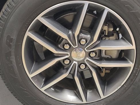 Used 2018 Jeep Grand Cherokee Limited RWD image 31
