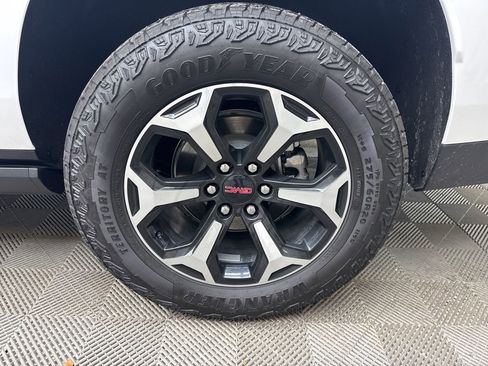 Used 2026 GMC Yukon XL AT4 w/ AT4 Premium Package AWD/4WD image 31