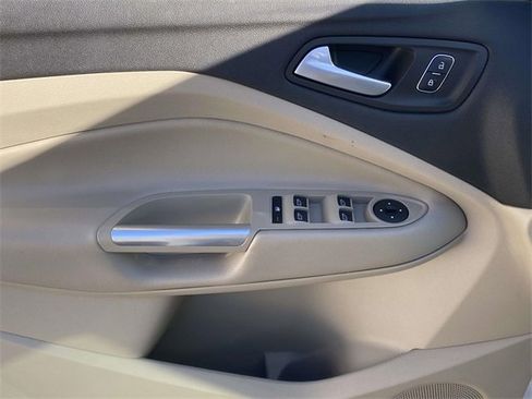 Used 2019 Ford Escape SEL image 16