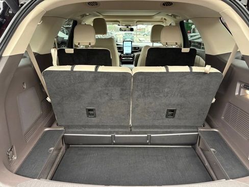 Used 2022 Ford Explorer Platinum w/ Equipment Group 601A image 32