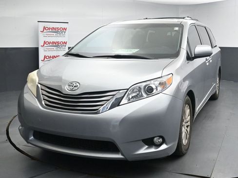 Used 2016 Toyota Sienna XLE Premium FWD image 4