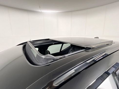 Used 2022 Volvo XC40 P8 Recharge Ultimate image 22