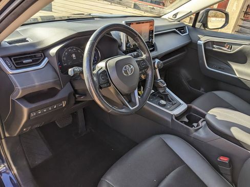 Used 2019 Toyota RAV4 Limited image 8