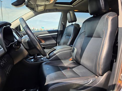 Used 2019 Toyota Highlander XLE AWD/4WD image 10