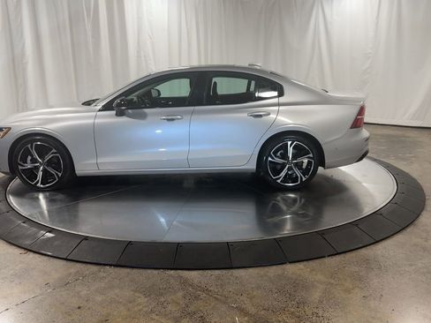 Used 2024 Volvo S60 B5 Plus image 7