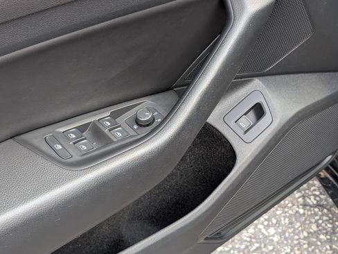 Used 2019 Volkswagen Arteon SE image 16