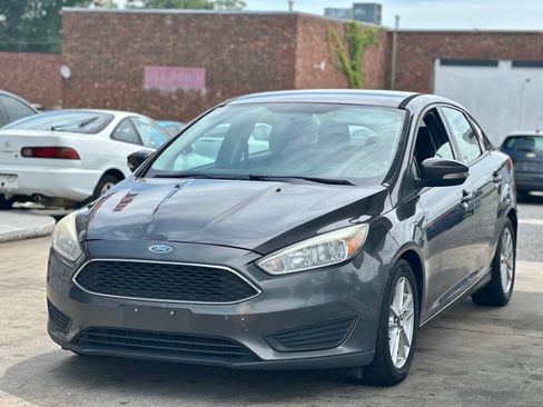 Used 2015 Ford Focus SE FWD image 3